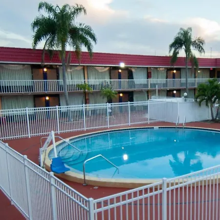 Express Inn & Suites - 5 Miles From St Petersburg Clearwater Airport